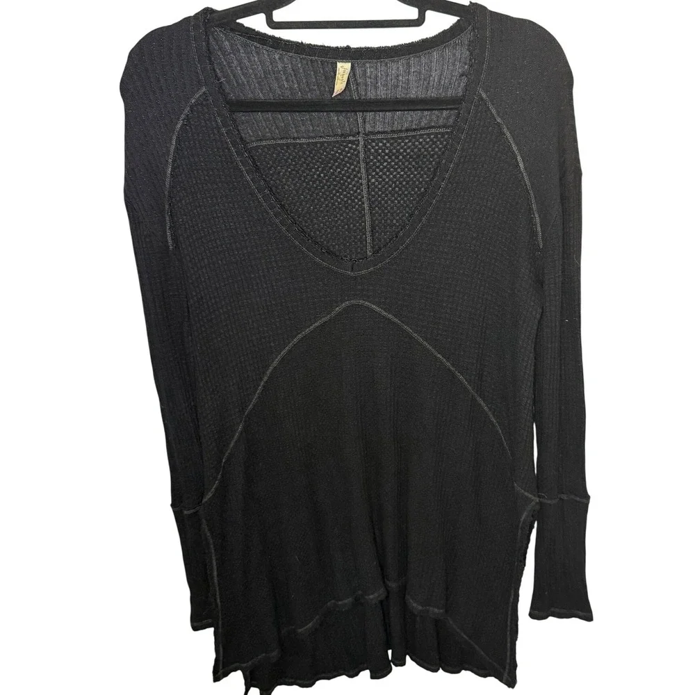 Free People Black Waffle‎ Knit Long Sleeve V Neck Tunic Top XS Raw Hem Hi Lo